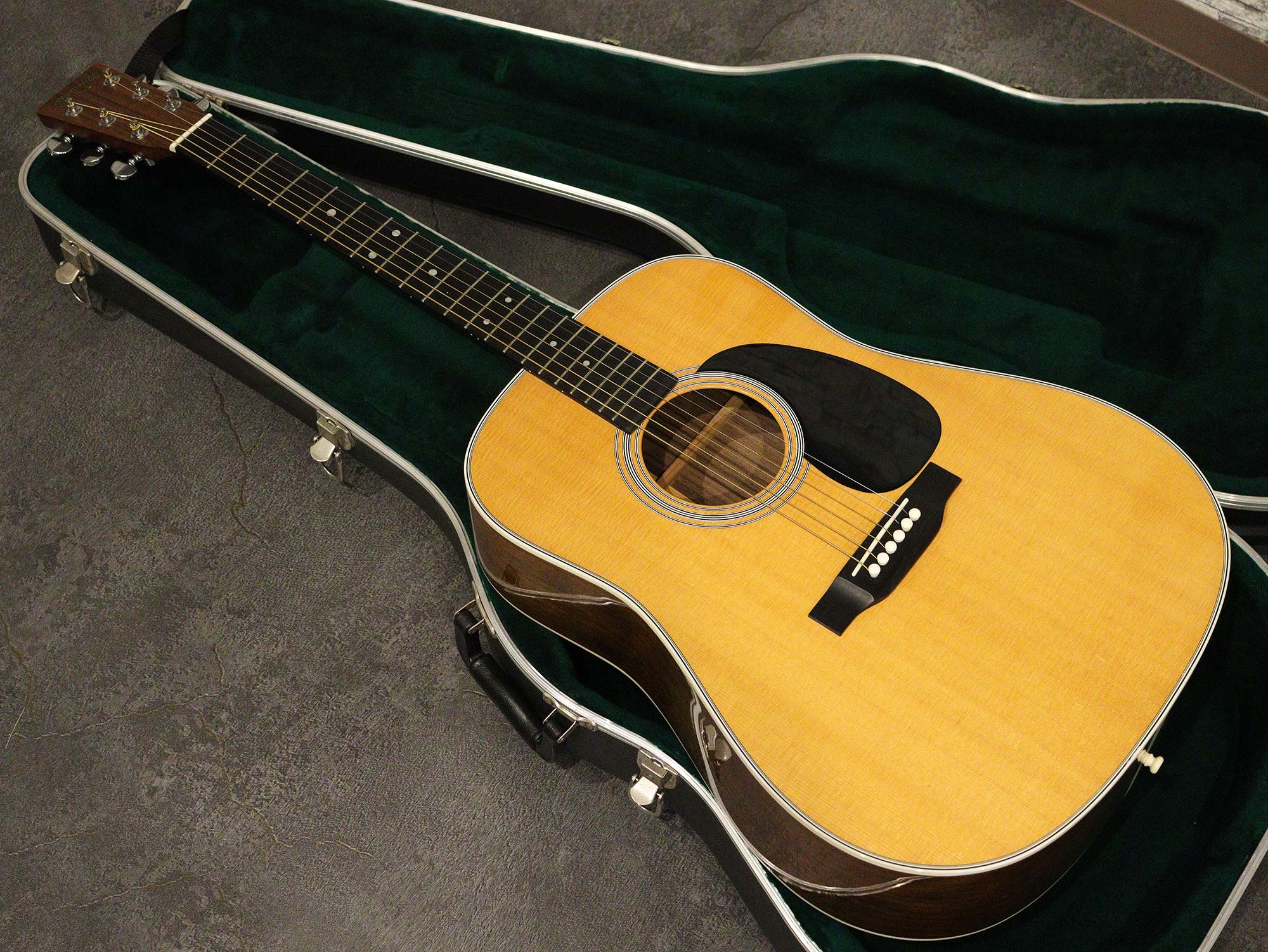 Martin D-28 Custom Premium Grade 2018